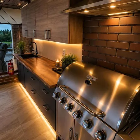 Argentum Private Basen Sauna Jacuzzi 게스트하우스 3*